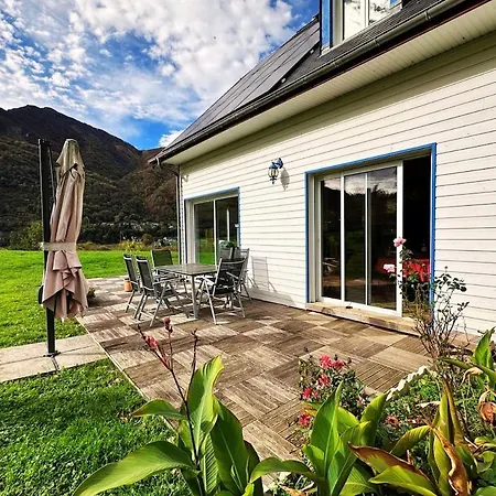 Belle Maison Confort, Vue Exceptionnelle ! Aste-Beon